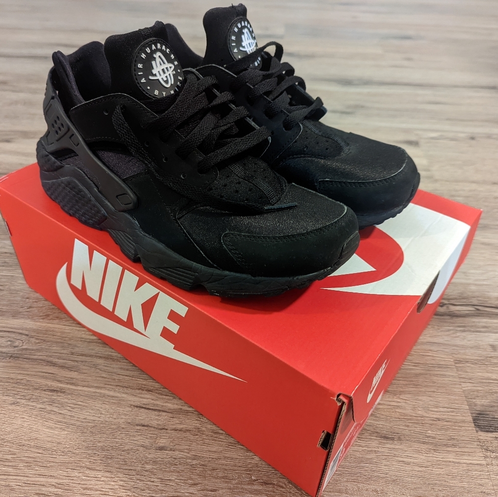 Men's Black Nike Air Huarache Size 9
